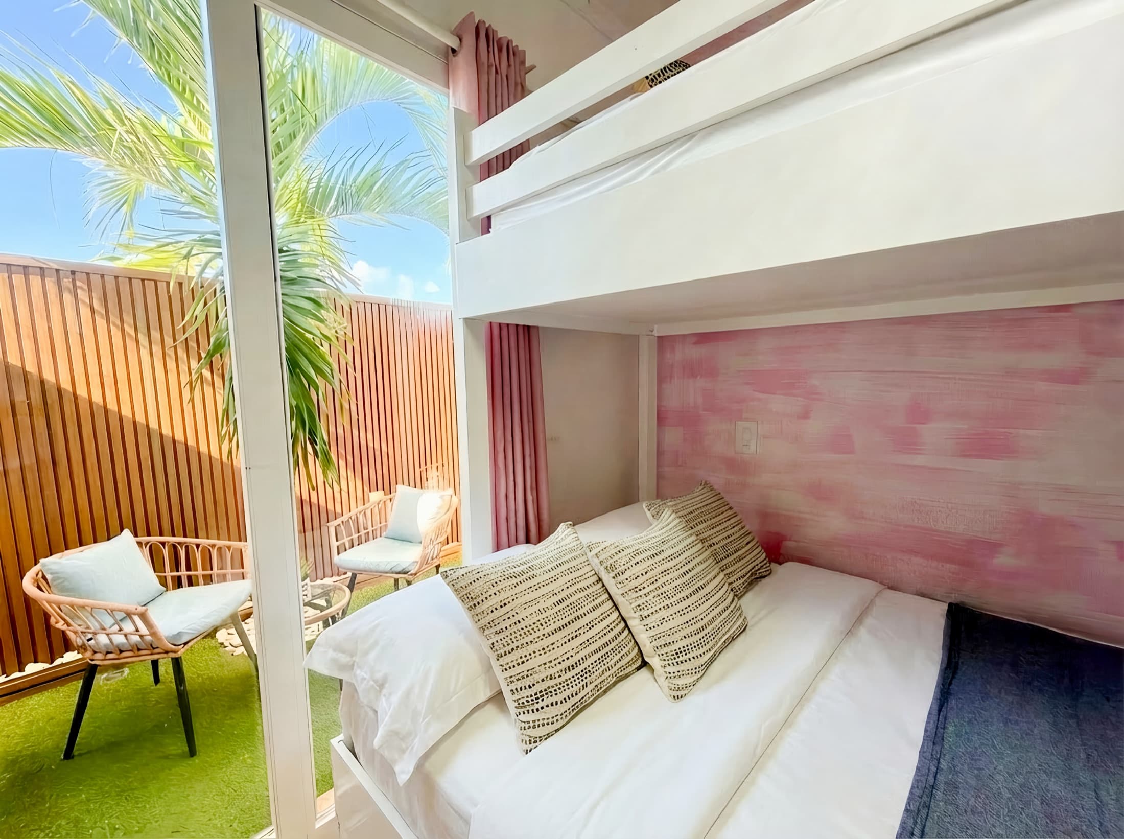 Second bedroom suite